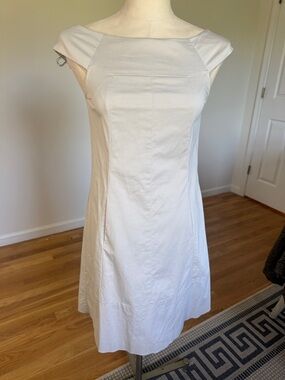 Theory  Cap-Sleeve dress with 2 pockets and zipper on back